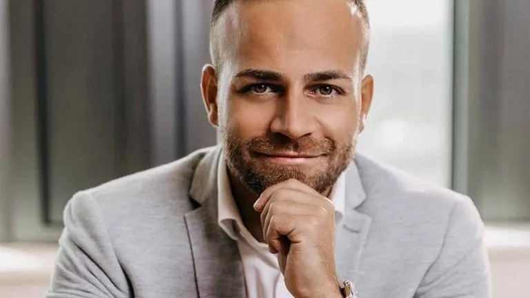 Porträtfoto von Coach Tobias Zulauf.